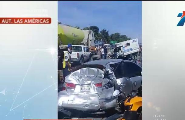 Se registra un aparatoso accidente de tránsito en la autopista Las Américas